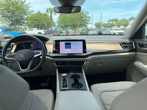 Certified 2024 Volkswagen Atlas SE FWD image 12