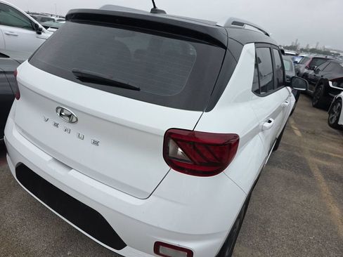Used 2023 Hyundai Venue Limited FWD image 2
