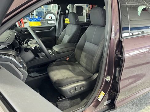 Used 2025 GMC Acadia Elevation image 28