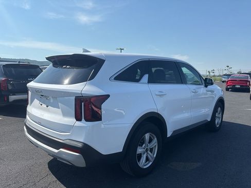 Used 2025 Kia Sorento LX FWD image 2