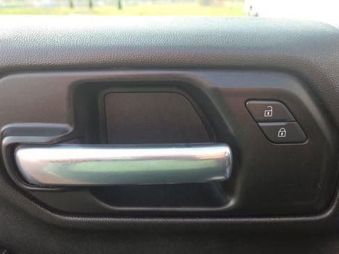 Used 2021 GMC Sierra 1500 SLE w/ X31 Off-Road Package image 18