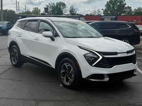 Used 2023 Kia Sportage LX FWD image 2