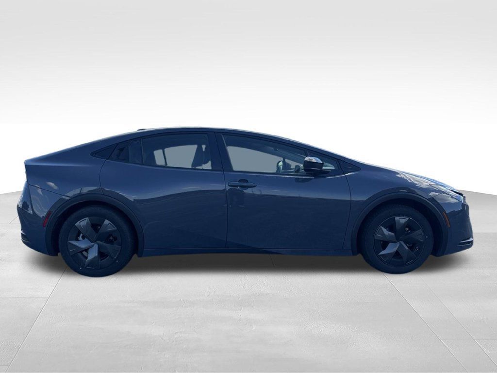 Used 2025 Toyota Prius LE FWD image 4