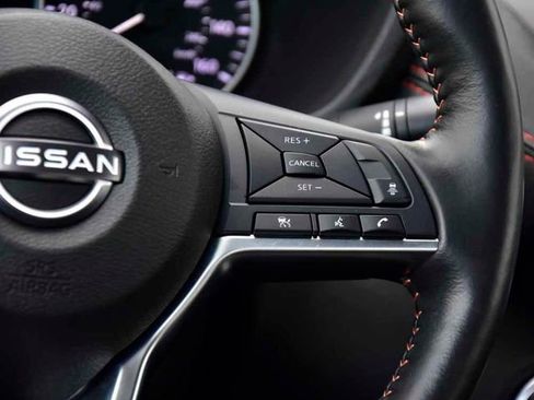 Used 2025 Nissan Sentra SR w/ SR Premium Package image 18