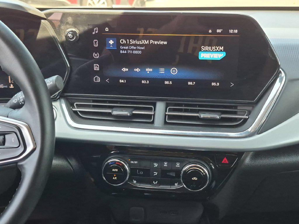 Used 2025 Chevrolet Trax LT w/ LT Convenience Package FWD image 15