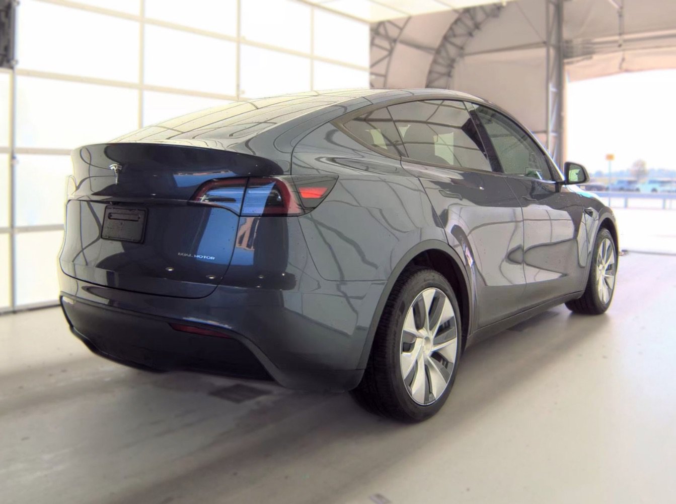 Used 2023 Tesla Model Y Long Range AWD/4WD image 4