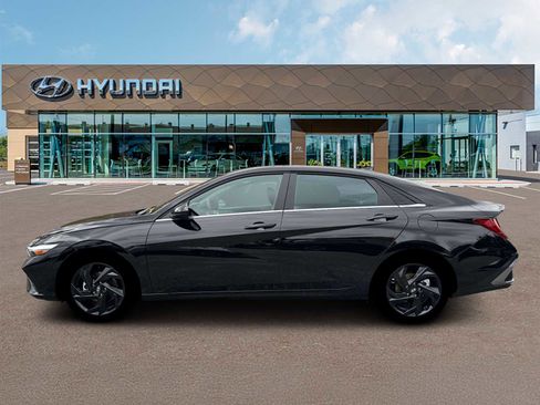 New 2026 Hyundai Elantra SEL Sport Premium FWD image 3