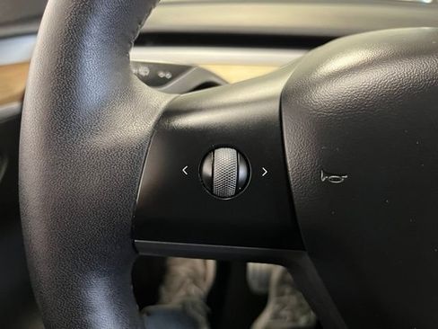 Used 2023 Tesla Model Y Performance AWD/4WD image 22