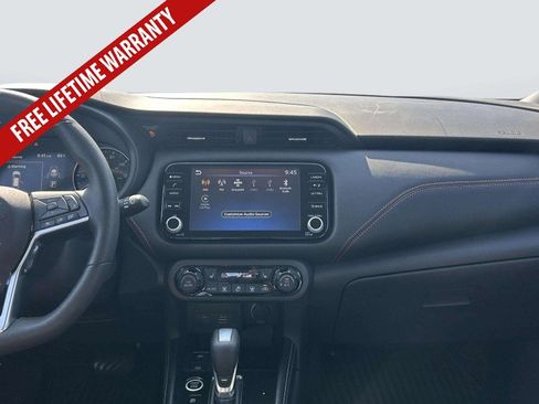 Used 2024 Nissan Kicks SR w/ SR Premium Package FWD image 18