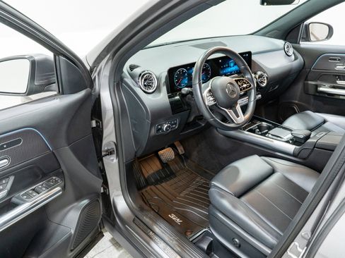 Used 2022 Mercedes-Benz GLA 250 4MATIC w/ Premium Package Lite image 12