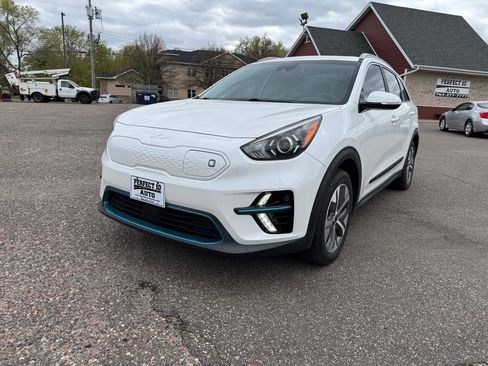 Used 2022 Kia Niro EX Premium FWD image 11