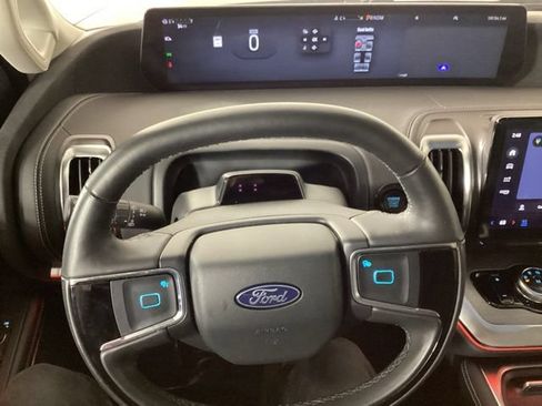 Used 2025 Ford Expedition Platinum w/ Driver's Package AWD/4WD image 15