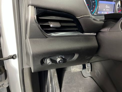 Certified 2023 Chevrolet Traverse LT FWD image 28