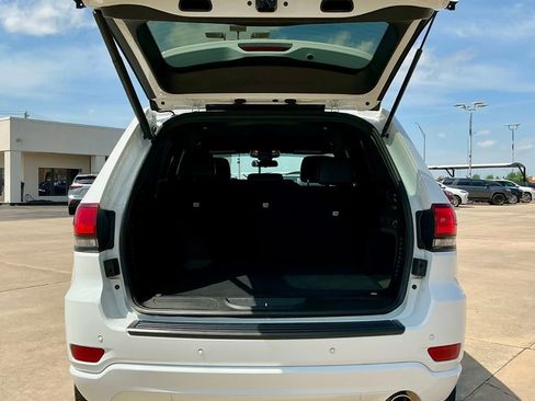 Used 2021 Jeep Grand Cherokee Laredo X image 18