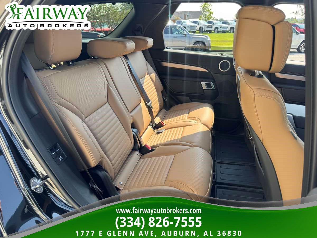 Used 2025 Land Rover Discovery Dynamic SE AWD/4WD image 12