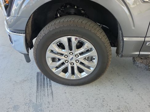 Used 2025 Ford F150 Lariat w/ Equipment Group 501A Mid AWD/4WD image 9