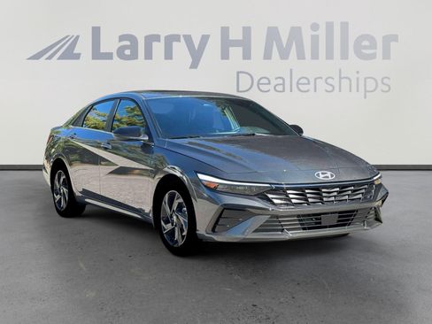 New 2026 Hyundai Elantra SEL Sport FWD image 11