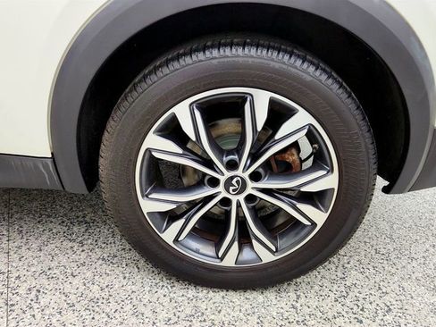 Used 2018 INFINITI QX30 Premium w/ Technology Package AWD/4WD image 9