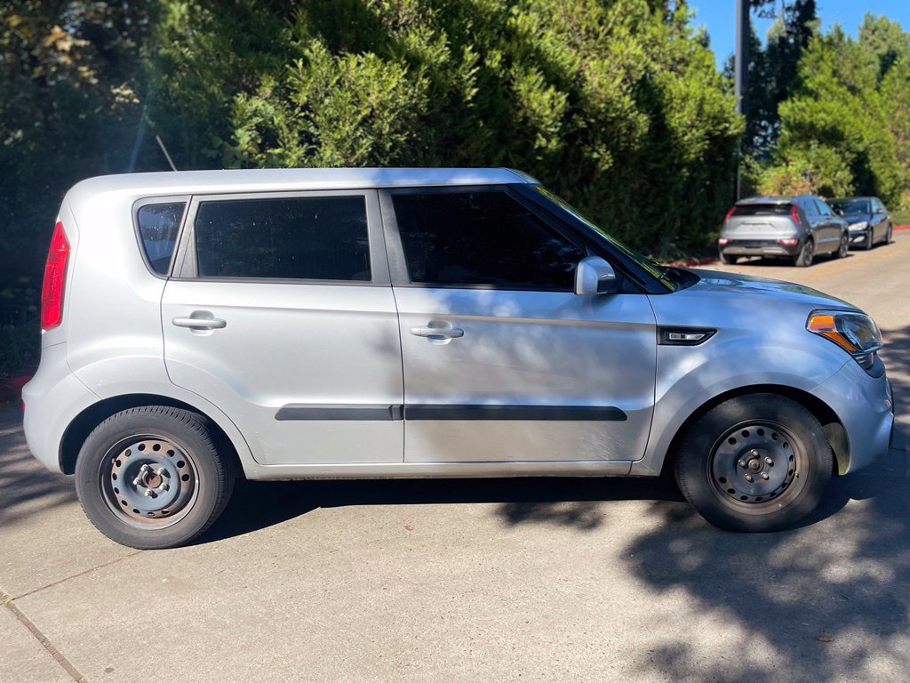 Used 2013 Kia Soul FWD image 3