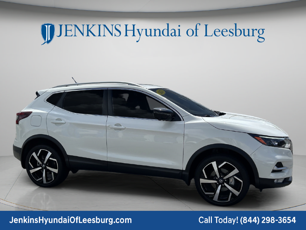 Used 2021 Nissan Rogue Sport SL w/ Premium Package FWD image 2
