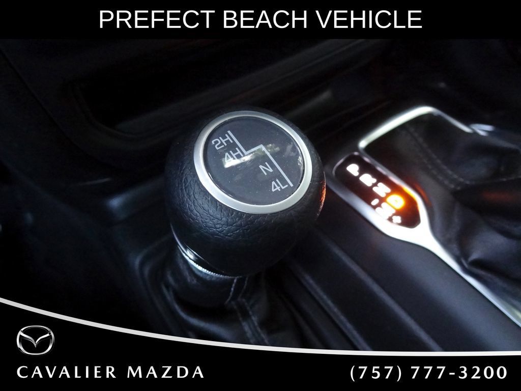 Used 2025 Jeep Wrangler Unlimited Sahara AWD/4WD image 32