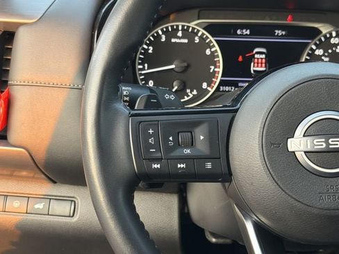 Used 2025 Nissan Pathfinder SL FWD image 27