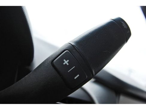 Used 2017 GMC Yukon XL SLT w/ Open Road Package image 17