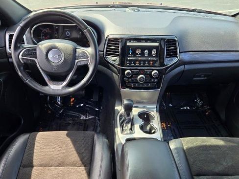 Used 2019 Jeep Grand Cherokee Altitude AWD/4WD image 23