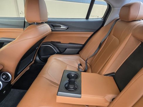 Used 2018 Alfa Romeo Giulia AWD image 15