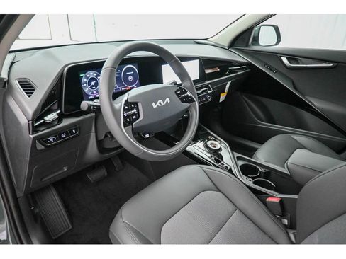 New 2025 Kia Niro Wind image 17