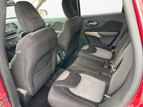 Used 2017 Jeep Cherokee Sport image 15