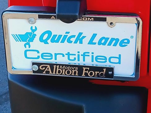 Used 2018 Jeep Wrangler Unlimited Sahara w/ Connectivity Group image 13