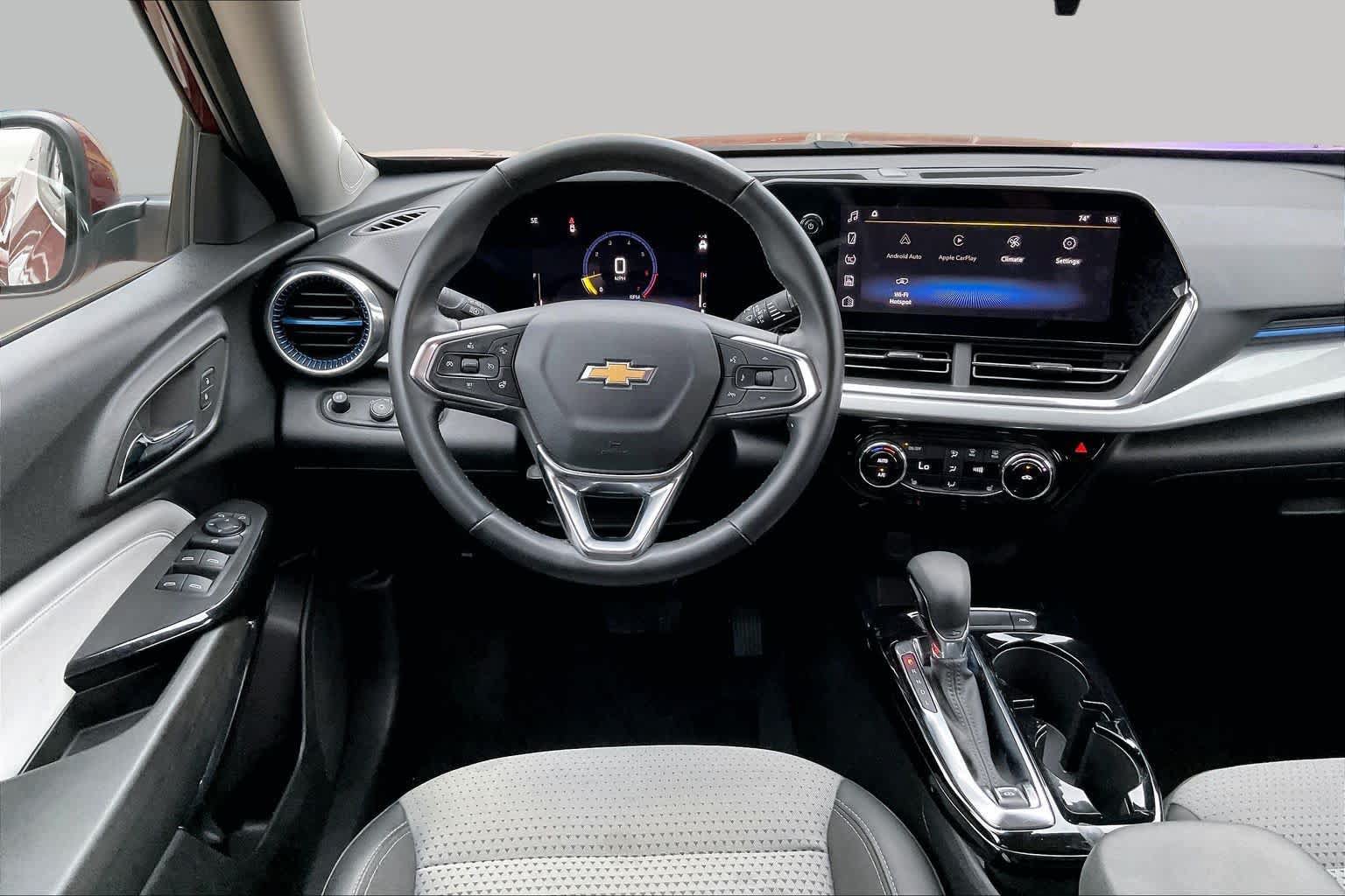 Used 2024 Chevrolet Trax LT w/ Driver Confidence Package FWD image 6