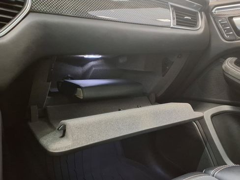 Used 2018 Porsche Macan Turbo AWD/4WD image 32