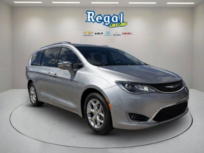 Used 2017 Chrysler Pacifica Limited w/ UConnect Theater Package