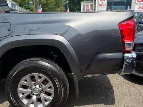 Used 2017 Toyota Tacoma SR5 w/ Tow Package AWD/4WD image 15