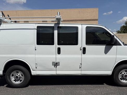 Used 2019 GMC Savana 2500 w/ Driver Convenience Package RWD image 5