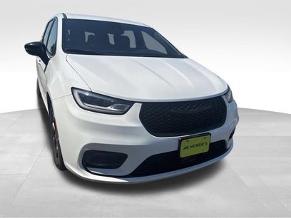 Used 2024 Chrysler Pacifica Limited