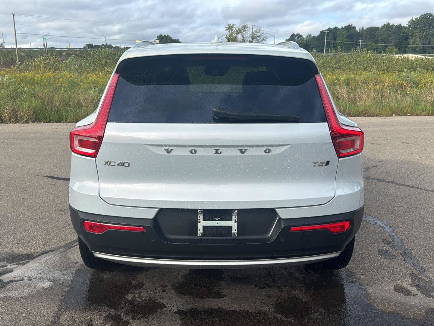 Used 2020 Volvo XC40 T5 Momentum w/ Protection Package Premier AWD/4WD image 4