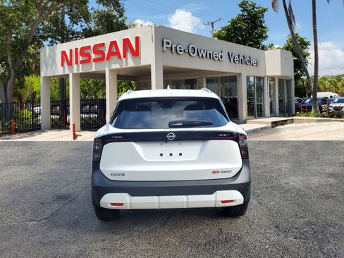 Certified 2025 Nissan Kicks SR image 5