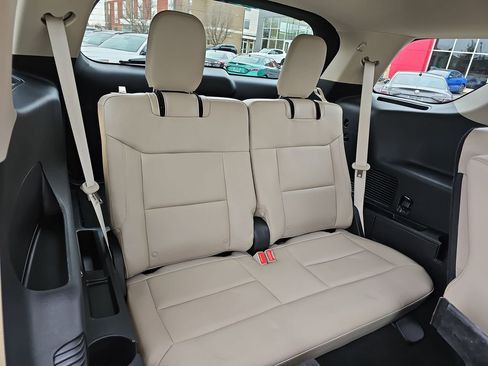 Used 2022 Ford Explorer XLT w/ Equipment Group 202A image 12