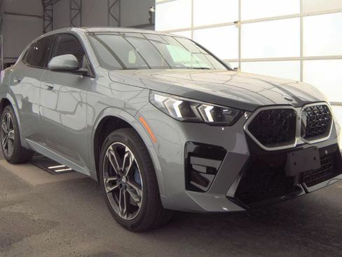 Used 2025 BMW X2 xDrive28i image 3