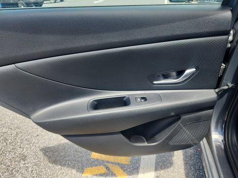 Certified 2025 Hyundai Elantra SE FWD image 27