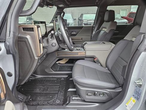 Used 2025 GMC Hummer EV 2X image 16