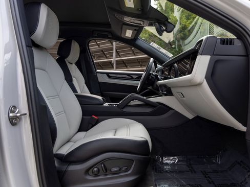 New 2025 Porsche Cayenne Coupe image 47