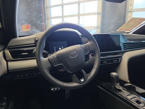 Used 2025 Toyota Camry SE w/ Convenience Package FWD image 19