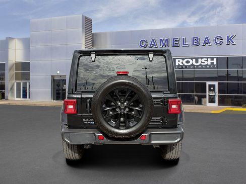 Used 2025 Jeep Wrangler Unlimited Sahara w/ Safety Group AWD/4WD image 5
