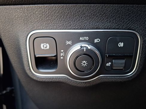 Used 2024 Mercedes-Benz GLB 250 w/ AMG Night Package image 28