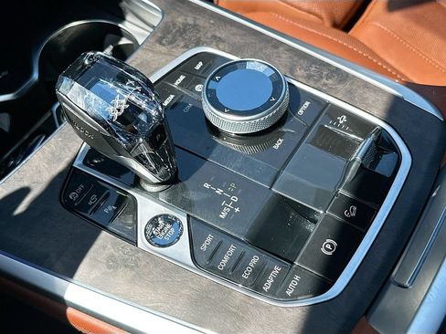 Used 2022 BMW X7 xDrive40i w/ M Sport Package AWD/4WD image 17