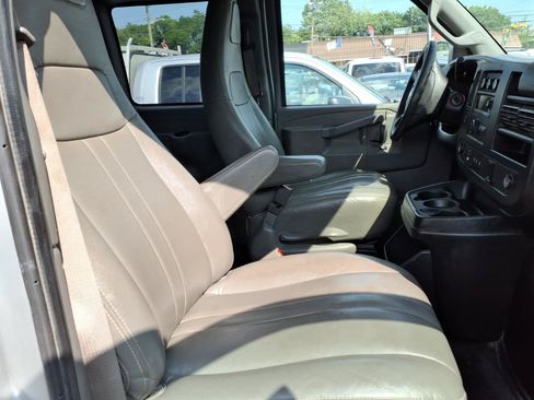 Used 2018 Chevrolet Express 3500 LS RWD image 9